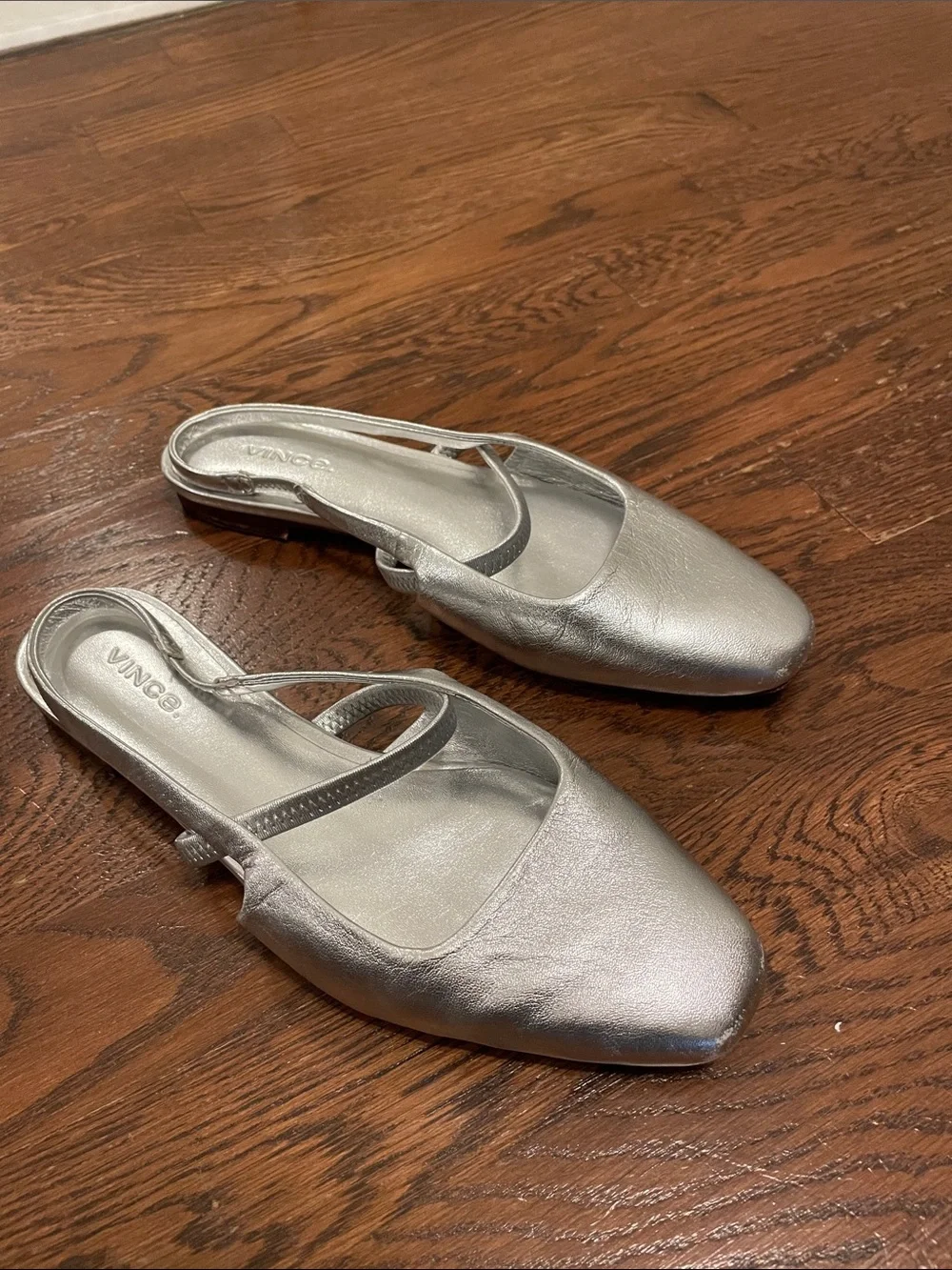 Vince sleek pointed